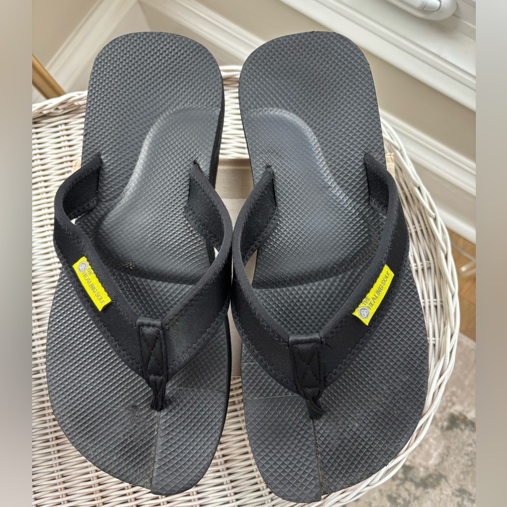 The Healing Sole men’s sandals. Size 11.5